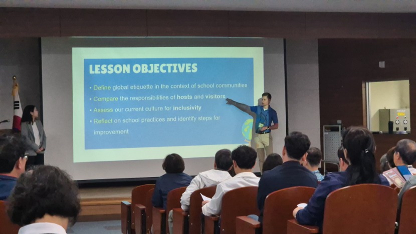 [사진4] 다문화 교육  글로벌 리더의 시선으로 새롭게 보다!...국립국제교육원 글로벌역량지원센터  경기도교육청 소속 교(원)장 대상 글로벌역량강화연수 운영.jpg