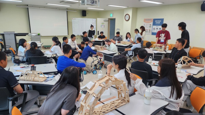 [사진1]차세대 글로벌 리더로 향하는 첫 걸음을 떼다!...국립국제교육원 글로벌역량지원센터  경남 합천 야로중학교 대상 차세대 글로벌 리더십 영어캠프 운영.jpg