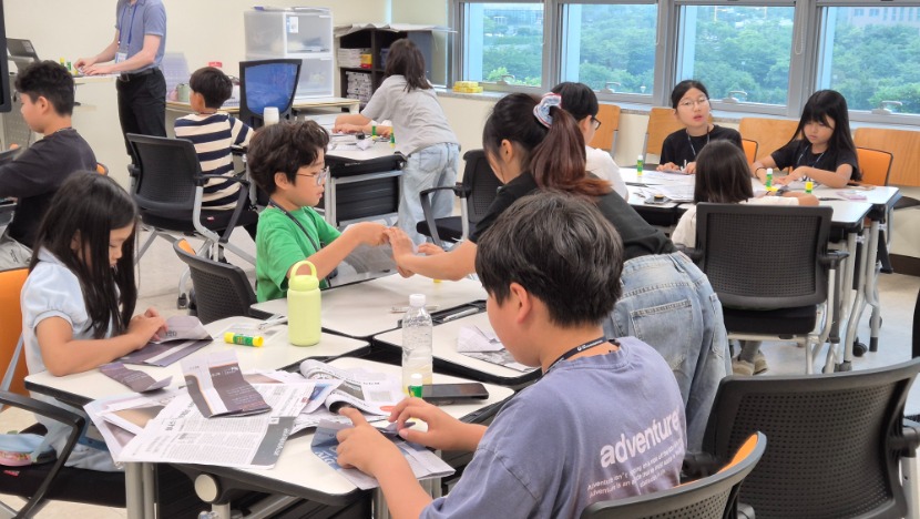 [사진3] 세계시민은 바로 우리! 영어로 글로벌 역량을 키웠어요... 국립국제교육원 글로벌역량지원센터, 제주 우도초 대상 차세대 글로벌 연수 운영.jpg
